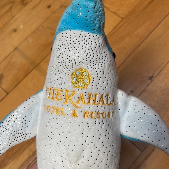 FREE with bundle - Plush dolphin stuffed animal - the Kahala resort - Picture 2 of 8